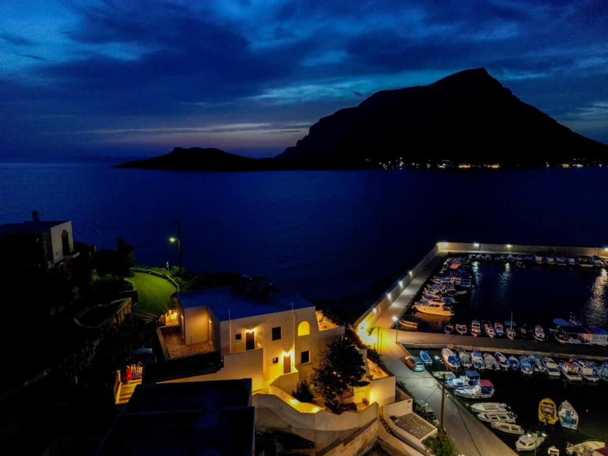 Pelagos Seafront Accommodation - George Myrties Buitenkant foto