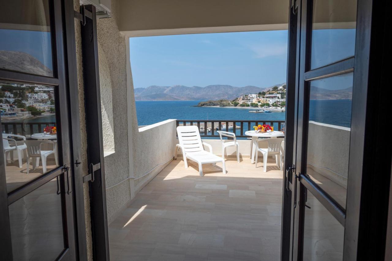 Pelagos Seafront Accommodation - George Myrties Buitenkant foto