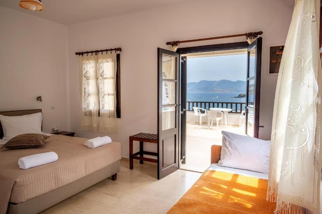 Pelagos Seafront Accommodation - George Myrties Buitenkant foto