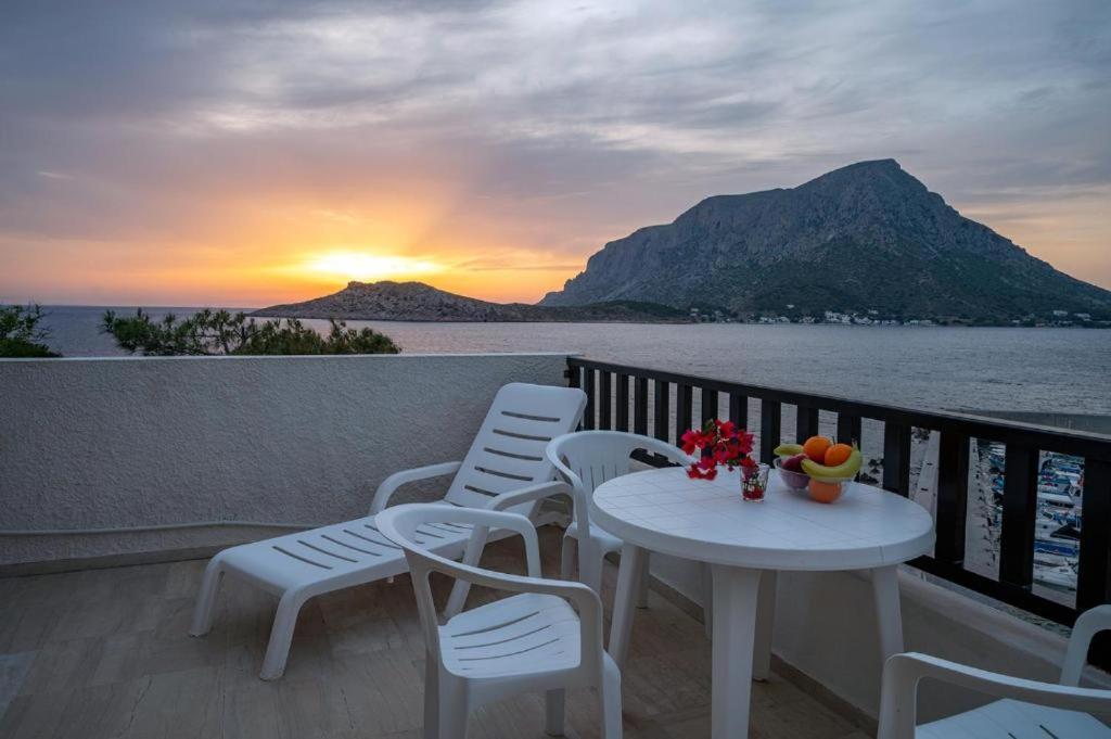 Pelagos Seafront Accommodation - George Myrties Buitenkant foto