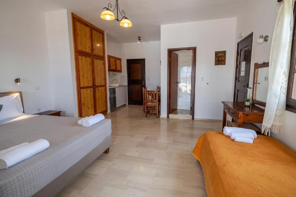 Pelagos Seafront Accommodation - George Myrties Buitenkant foto